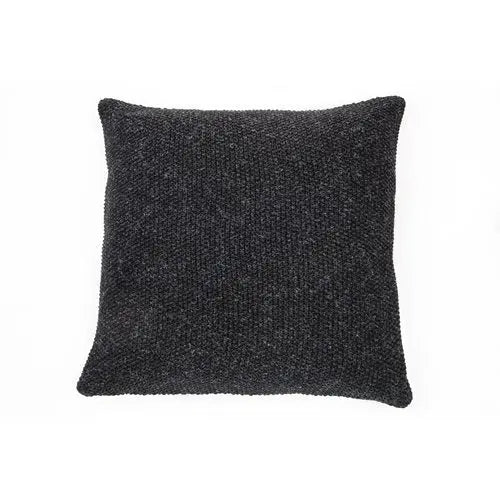 Oreiller européen en tricot charcoal ARDOISE ( 25'' X 25'')- Par Brunelli coussins  ,disponible chez Literie-Déco et moi 
