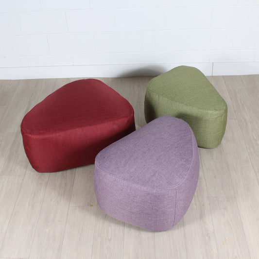 FAIT AU QUÉBEC- Pouf triangulaire BILLY ( 17 teintes disponibles ) coussins  ,disponible chez Literie-Déco et moi 