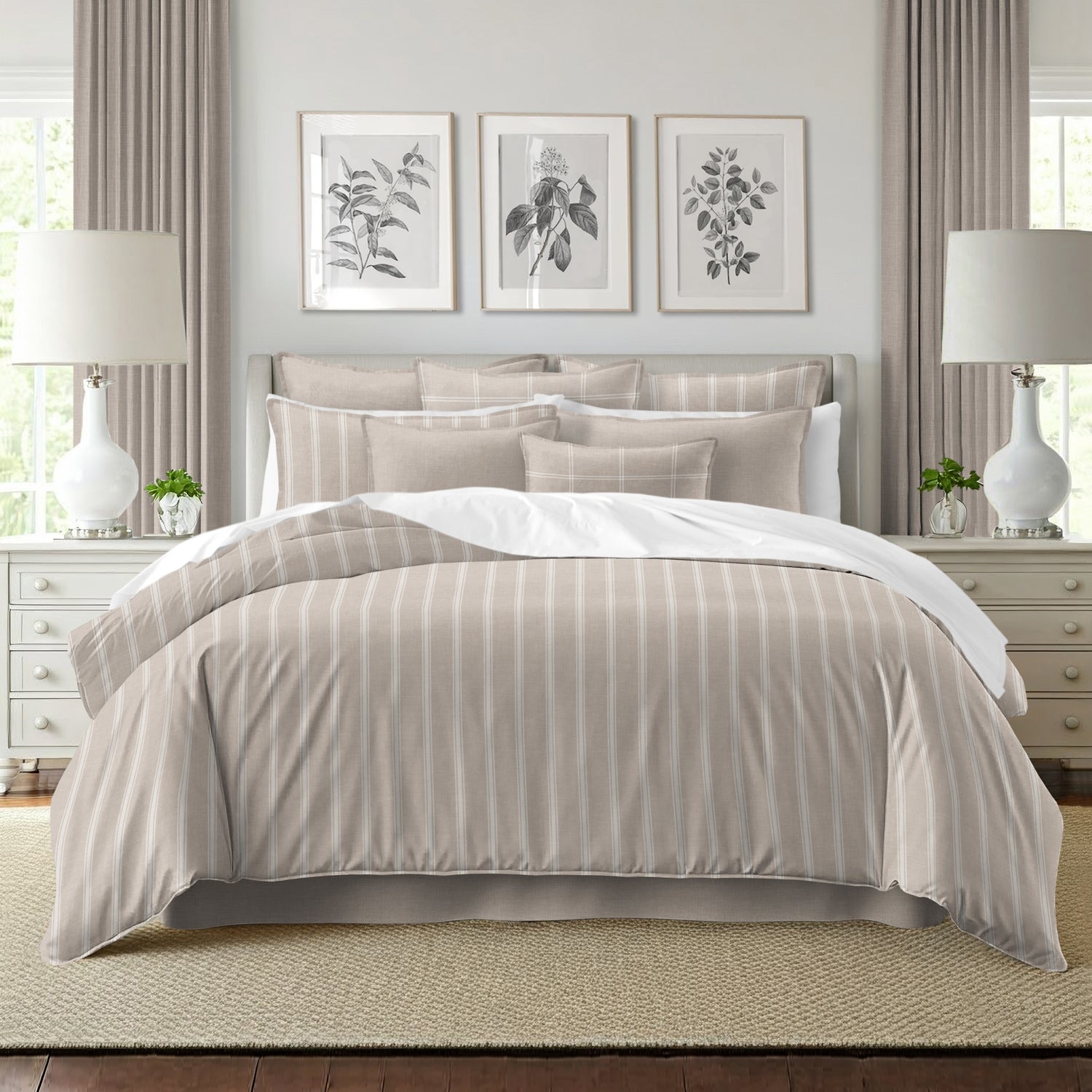 FAIT AU CANADA- Modèle  SHAY BROAD ( Rayé naturel ) - Par Colcha Linens Douillette, Couvre-lit, Housse de couette  ,disponible chez Literie-Déco et moi 