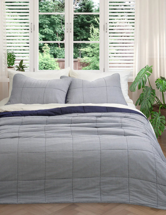  Courtepointe réversible rayée bleue TAGLIATELLE-Par Brunelli de Brunelli – PRODUIT  de qualité chez Literie & Déco et Moi