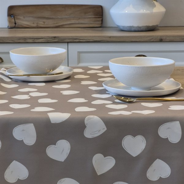 Nappe avec des coeurs AIMÉE - Par Brunelli NAPPES  ,disponible chez Literie-Déco et moi 