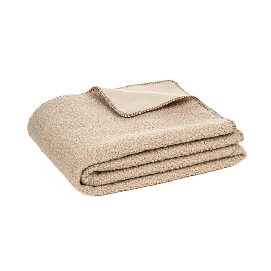 Jeté en faux mouton moka Biquette ( 50'' x 60'') - par Brunelli (ARRIVAGE MI-OCTOBRE)