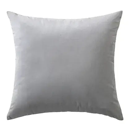 Coussin blanc gris VELVET  ( 12'' X 20'') ou ( 18'' X 18'') coussins  ,disponible chez Literie-Déco et moi 