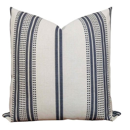 Housse de coussin FARMHOUSE ( Beige et bleu )   20'' x 20' coussins  ,disponible chez Literie-Déco et moi 