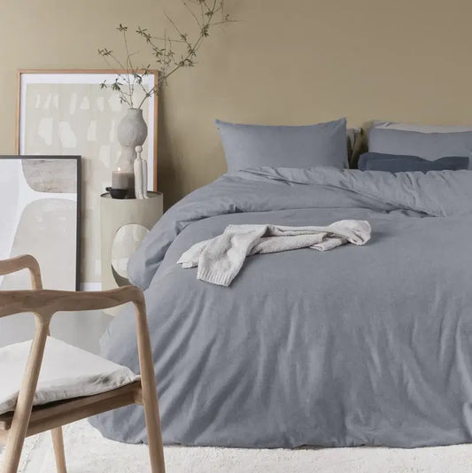 Ensemble de housse de couette en flanelle grise BONHEUR- Par Brunelli ( livraison automne 2025 ) Housse de couette  ,disponible chez Literie-Déco et moi 