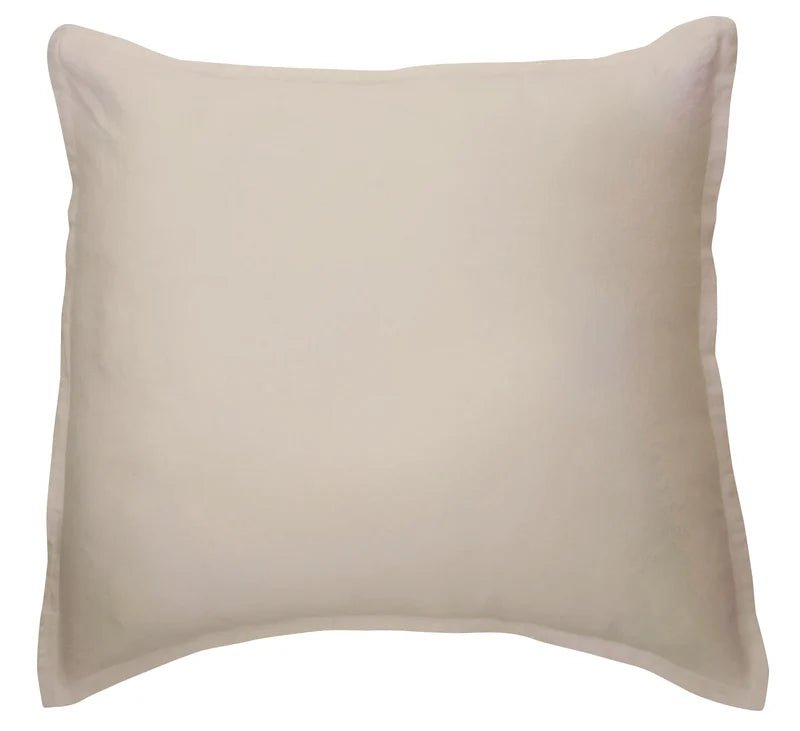  Cache oreiller européen en lin naturel LINEN (25'' X 25'') - Par Brunelli de Brunelli – PRODUIT  de qualité chez Literie & Déco et Moi