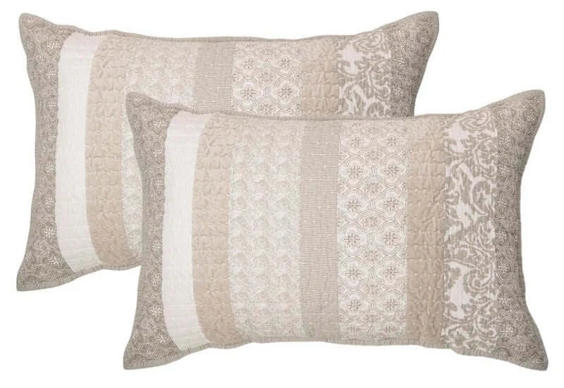 Courtepointe réversible  ivoire et taupe LOLA- Par Brunelli Courtepointe  ,disponible chez Literie-Déco et moi 