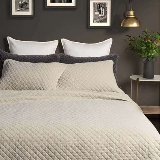 Courtepointe en velours crème DOVE - Par Brunelli - Courtepointe Brunelli - Literie-Déco et moi 