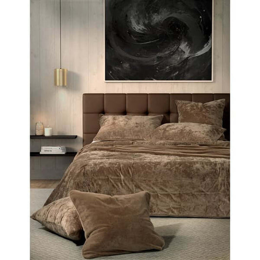 Courtepointe en velours taupe LOUNGE- Par Brunelli Courtepointe  ,disponible chez Literie-Déco et moi 