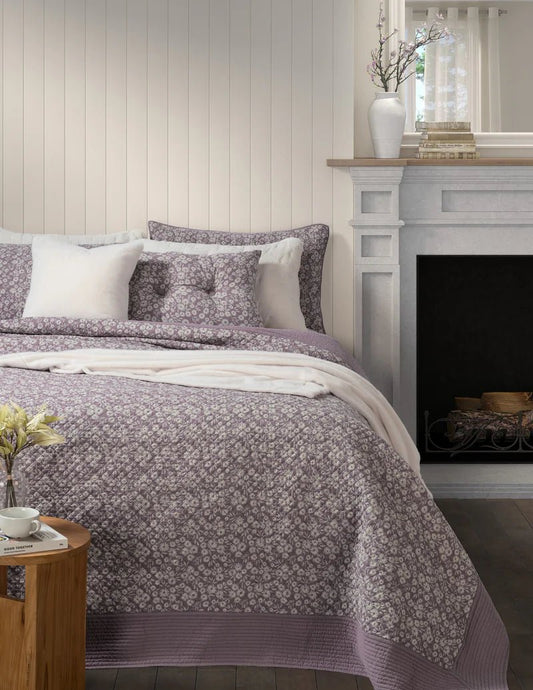 Courtepointe lavande avec de petites fleurs MAGGIE- Par Brunelli - Literie-Déco et moi