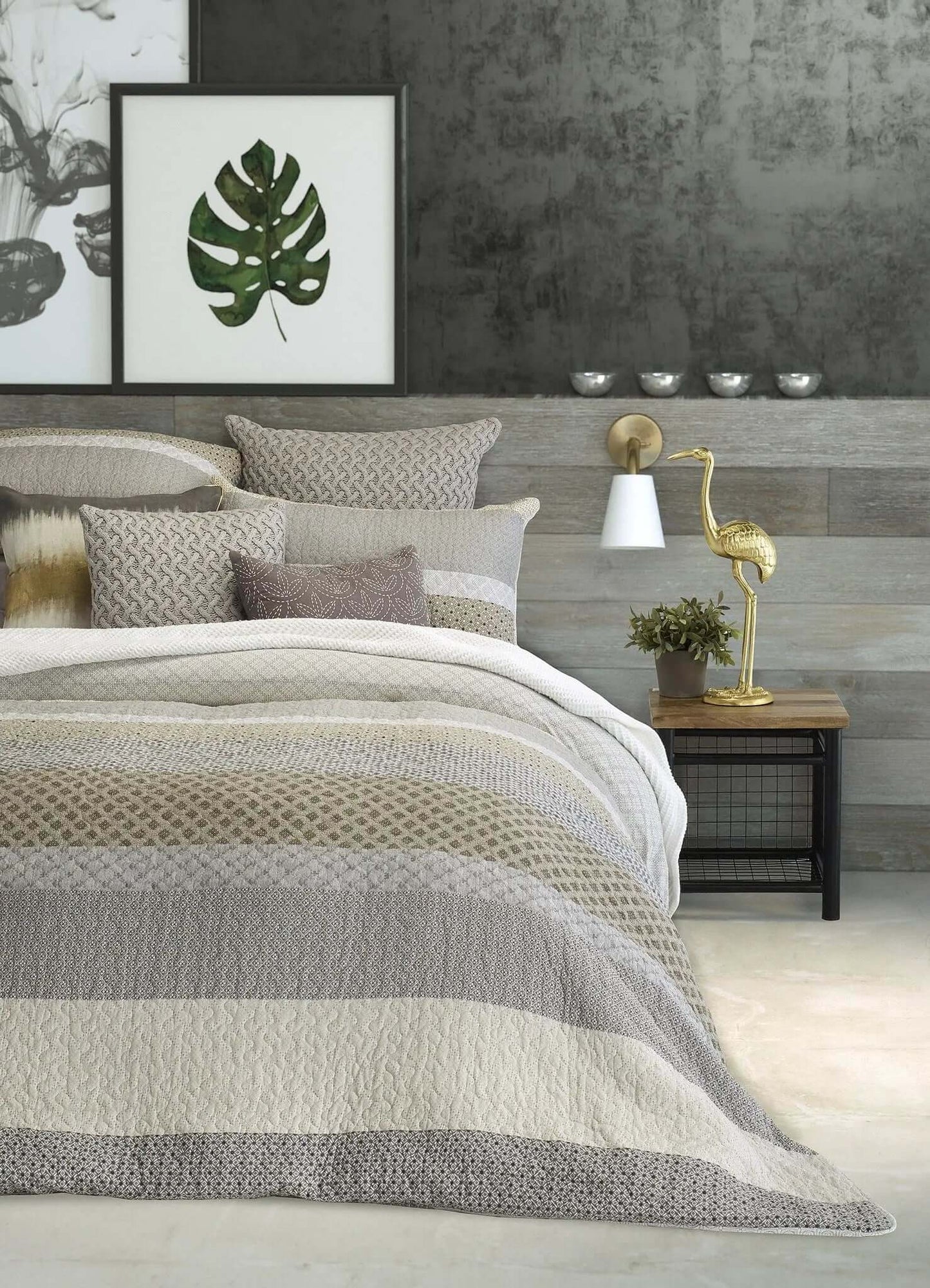 Courtepointe moderne grise et taupe ETHAN - Par Brunelli - Literie - Déco et moi