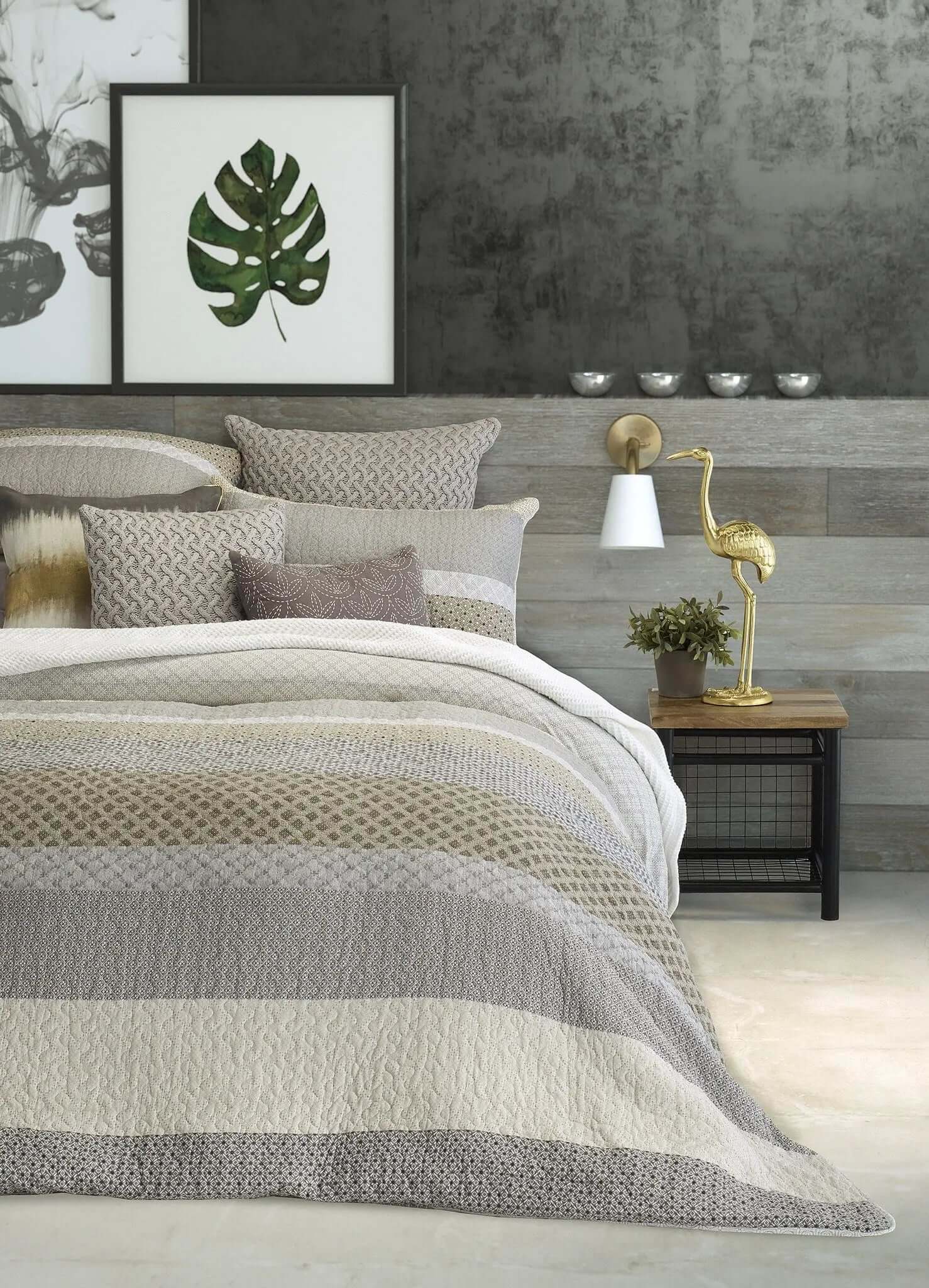 Courtepointe moderne grise et taupe ETHAN - Par Brunelli - Literie - Déco et moi