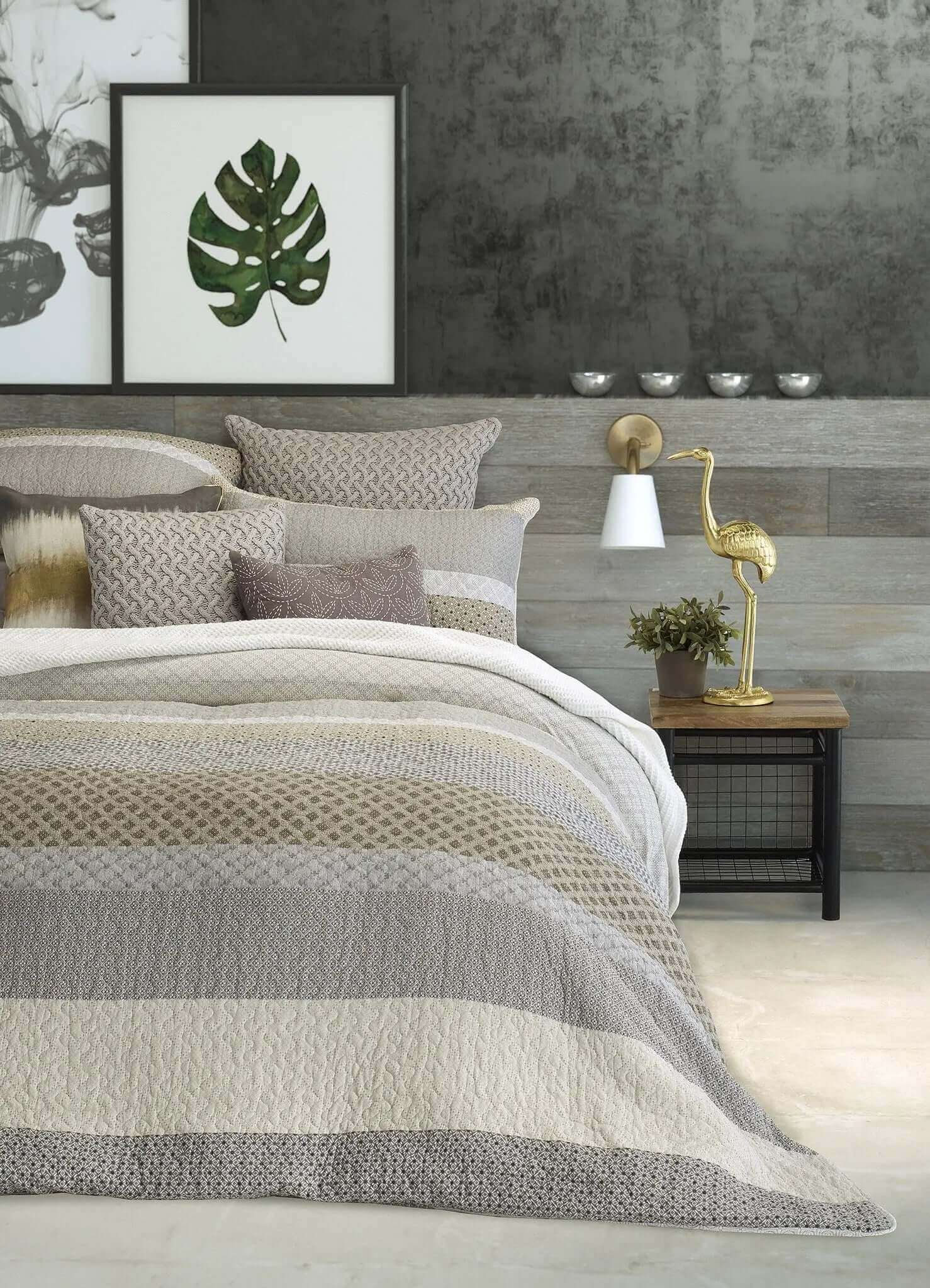 Courtepointe moderne grise et taupe ETHAN- Par Brunelli - Courtepointe Brunelli - $67.99! Literie-Déco et moi 