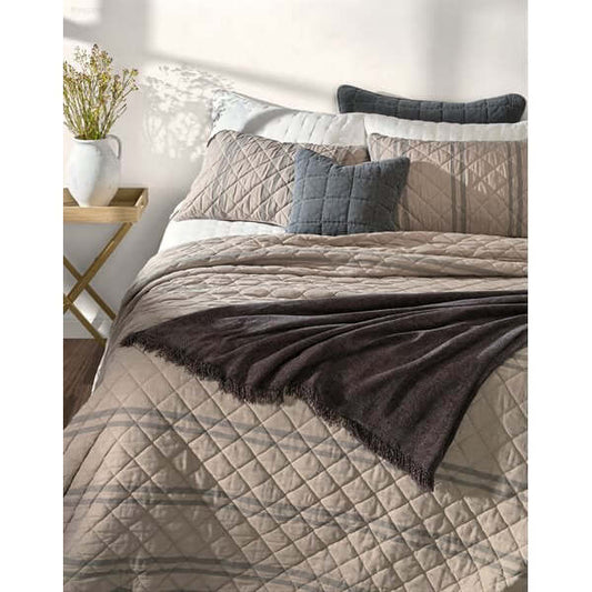 Courtepointe naturel à rayures charcoal ROOM - Par Brunelli - Literie - Déco et moi