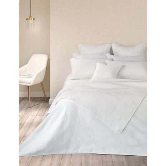 Courtepointe piquée blanche Contemporain - Par Brunelli Courtepointe  ,disponible chez Literie-Déco et moi 