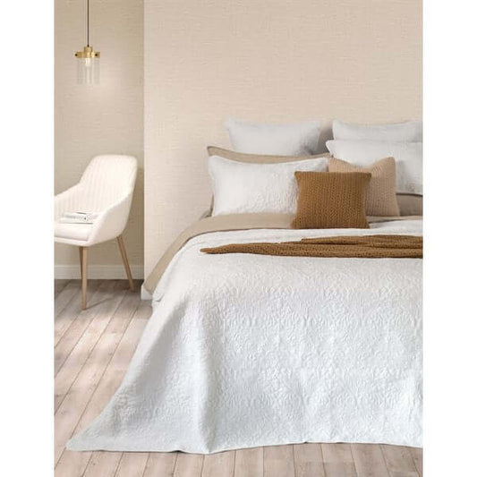 Courtepointe piquée blanche Damask- Par Brunelli Courtepointe  ,disponible chez Literie-Déco et moi 