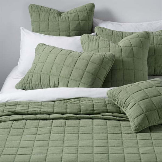 Courtepointe piquée verte Sweet - Par Brunelli Courtepointe  ,disponible chez Literie-Déco et moi 