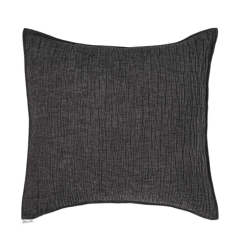 Courtepointe texturée grise Barbara- Par Brunelli ( livraison automne 2025 ) Courtepointe  ,disponible chez Literie-Déco et moi 