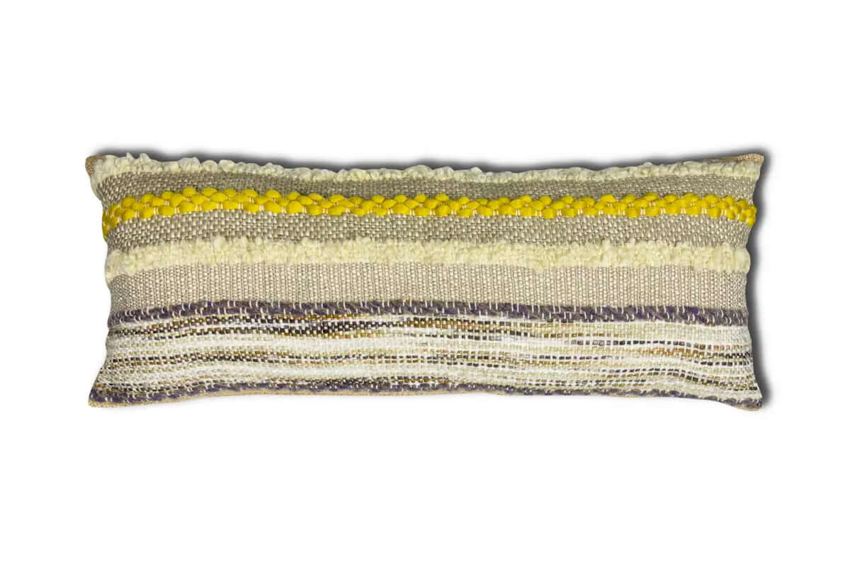 Coussin Asger jaune ( 14'' x 32'') coussins  ,disponible chez Literie-Déco et moi 