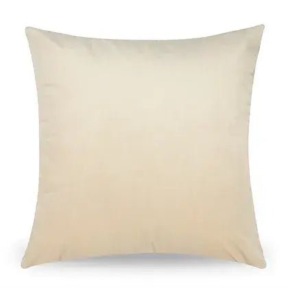 Coussin beige  VELVET  ( 12'' X 20'') ou ( 18'' X 18'') coussins  ,disponible chez Literie-Déco et moi 