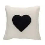 Coussin cœur noir AMOROSO- Par Brunelli coussins  ,disponible chez Literie-Déco et moi 