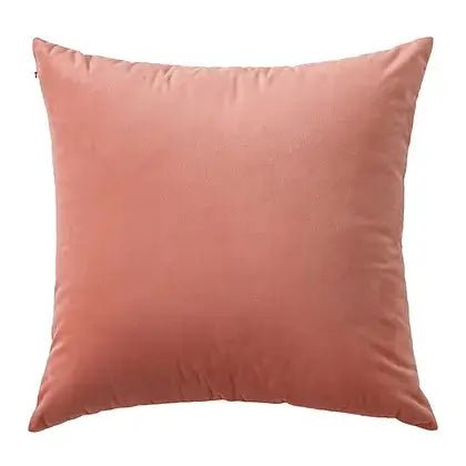 Coussin corail VELVET  ( 12'' X 20'') ou ( 18'' X 18'') coussins  ,disponible chez Literie-Déco et moi 