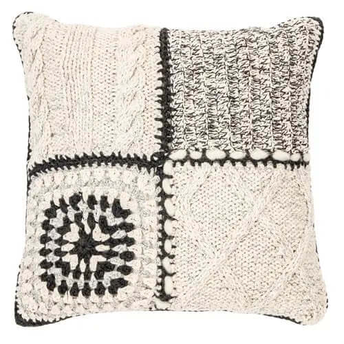 Coussin en tricot ivoire et noir MEZZE- - Par Brunelli coussins  ,disponible chez Literie-Déco et moi 