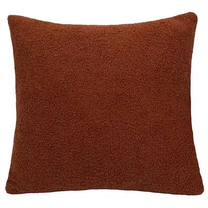 Coussin FLUFFY  ( rouille )  ( 20''x 20'') coussins  ,disponible chez Literie-Déco et moi 