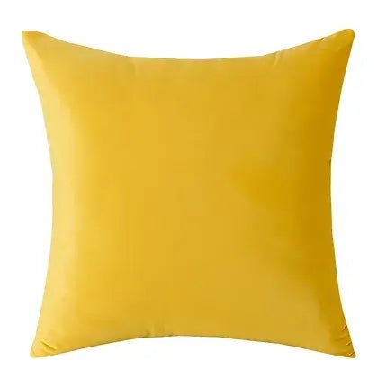 Coussin jaune VELVET  ( 12'' X 20'') ou ( 18'' X 18'') coussins  ,disponible chez Literie-Déco et moi 