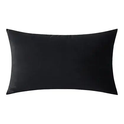 Coussin noir VELVET  ( 12'' X 20'') ou ( 18'' X 18'') coussins  ,disponible chez Literie-Déco et moi 