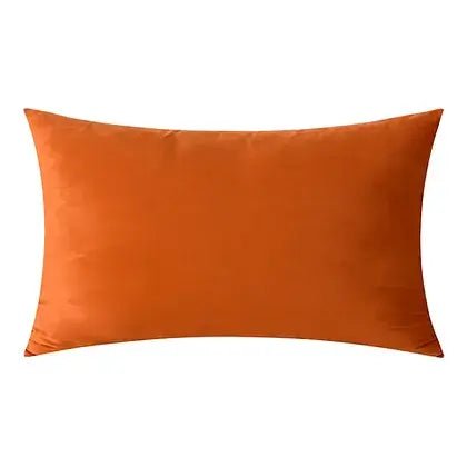 Coussin orange VELVET  ( 12'' X 20'') ou ( 18'' X 18'') coussins  ,disponible chez Literie-Déco et moi 