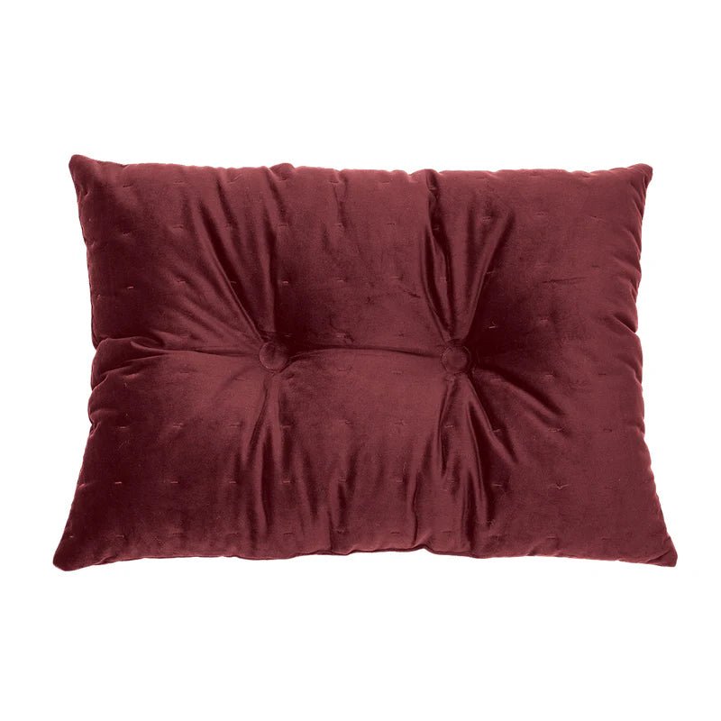 Coussin rectangulaire en velours bourgogne RIAD- Par Brunelli coussins  ,disponible chez Literie-Déco et moi 