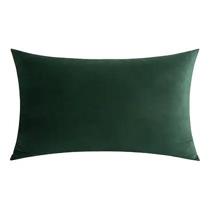 Coussin vert foncé VELVET  ( 12'' X 20'') ou ( 18'' X 18'') coussins  ,disponible chez Literie-Déco et moi 