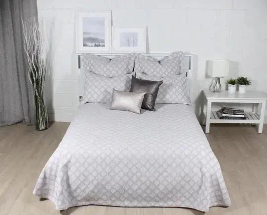 Couvre - lit SARAH ( Blanc et beige ) - Literie - Déco et moi