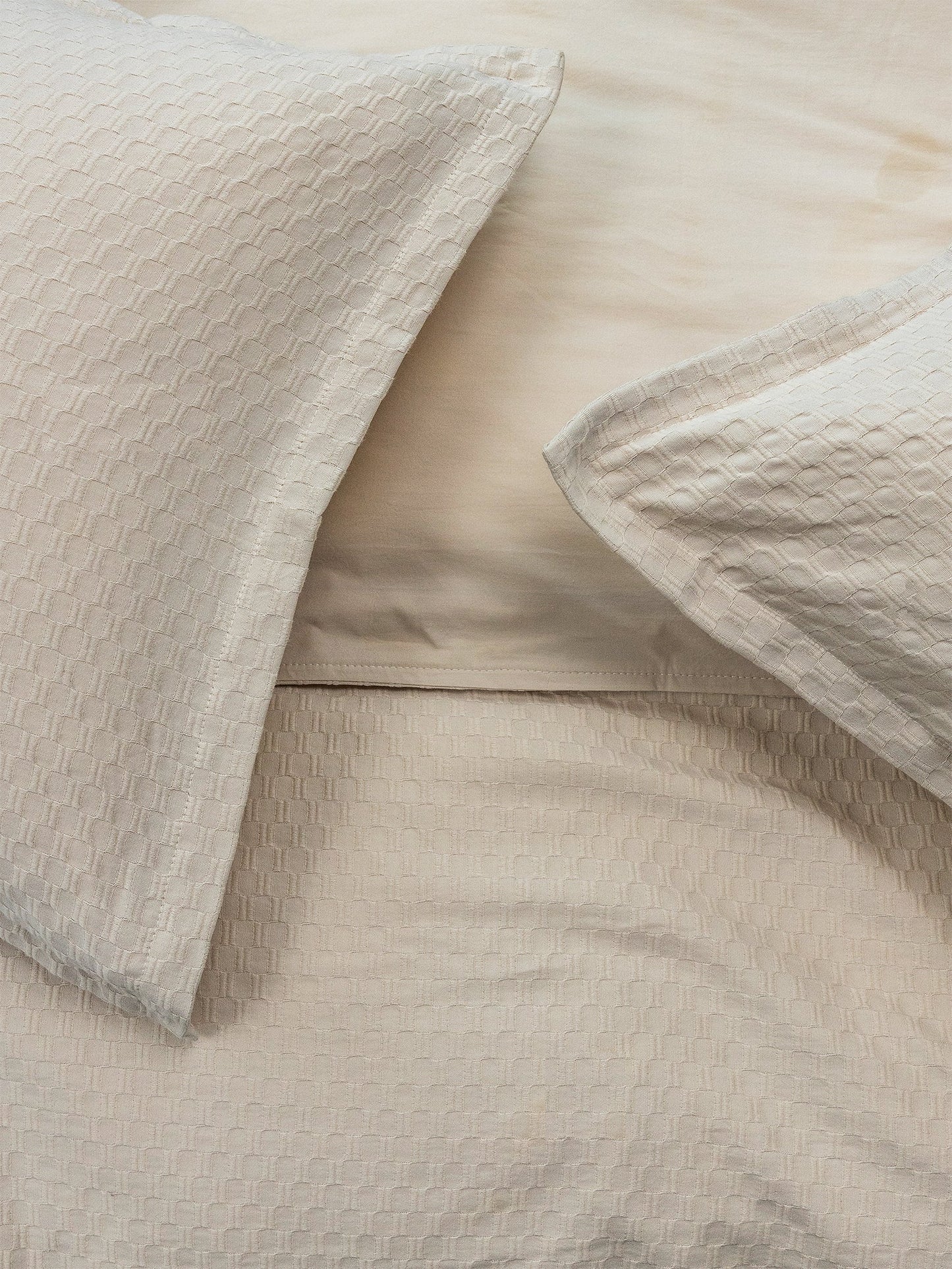 Housse de couette Nina en coton matelassé et coton percale- SABLE Housse de couette  ,disponible chez Literie-Déco et moi 