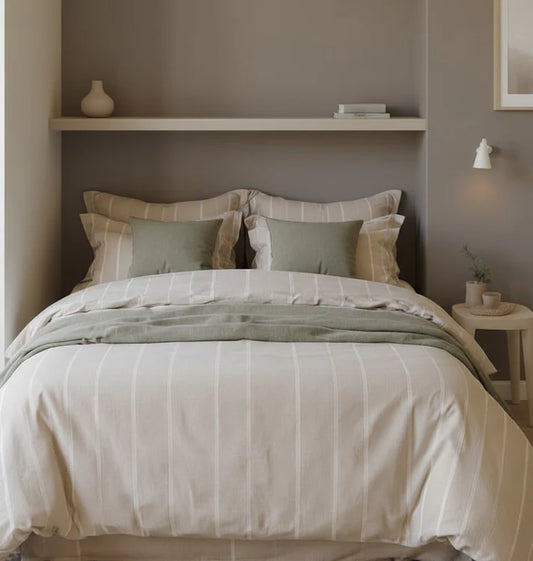 ( Fait au Québec) Ensemble housse de couette EMMA ( Naturel )avec petites rayures blanches verticales. - Housse de couette CHÉNÉ - $259.99! Literie-Déco et moi 
