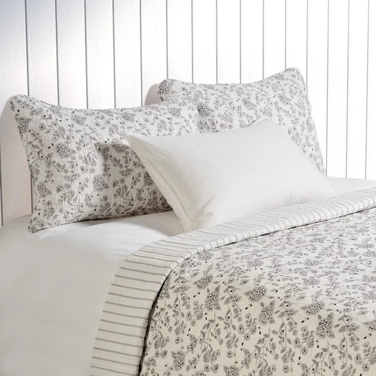 Ensemble de courtepointe à motif floral couleur chocolat Campagne- Par Brunelli (Livraison Printemps 2026) - Literie-Déco et moi