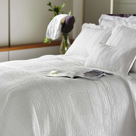  Ensemble de courtepointe Ania( Blanc) de Literie-Deco & moi – PRODUIT  de qualité chez Literie & Déco et Moi