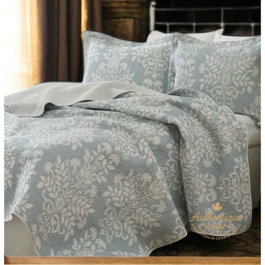 Ensemble de courtepointe bleue LYDIA Courtepointe  ,disponible chez Literie-Déco et moi 
