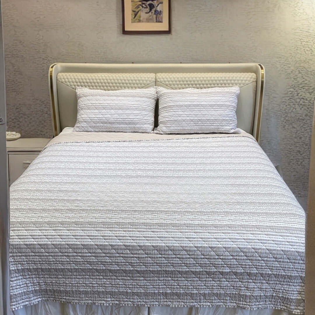 Ensemble de courtepointe rayée taupe et ivoire - RÉUNION ( Jeté Réunion aussi disponible) - Literie - Déco et moi