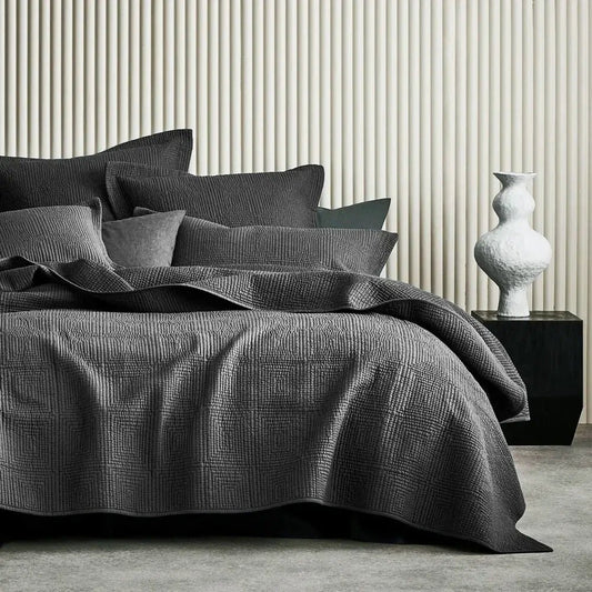 Ensemble de couvre-lit GRID ( Gris ) Couvre-lit  ,disponible chez Literie-Déco et moi 