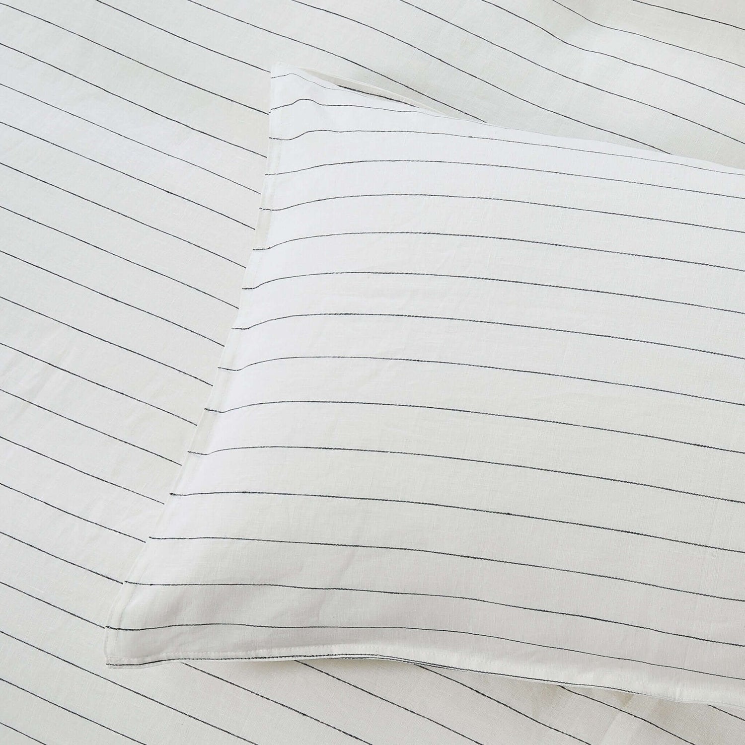 Ensemble de housse de couette en 100% lin français blanc a rayures grises PINSTRIPE - Housse de couette Daniadown - Literie-Déco et moi 