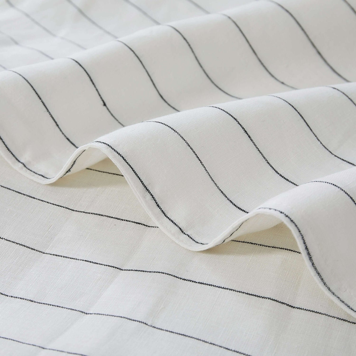 Ensemble de housse de couette en 100% lin français blanc a rayures grises PINSTRIPE - Housse de couette Daniadown - Literie-Déco et moi 