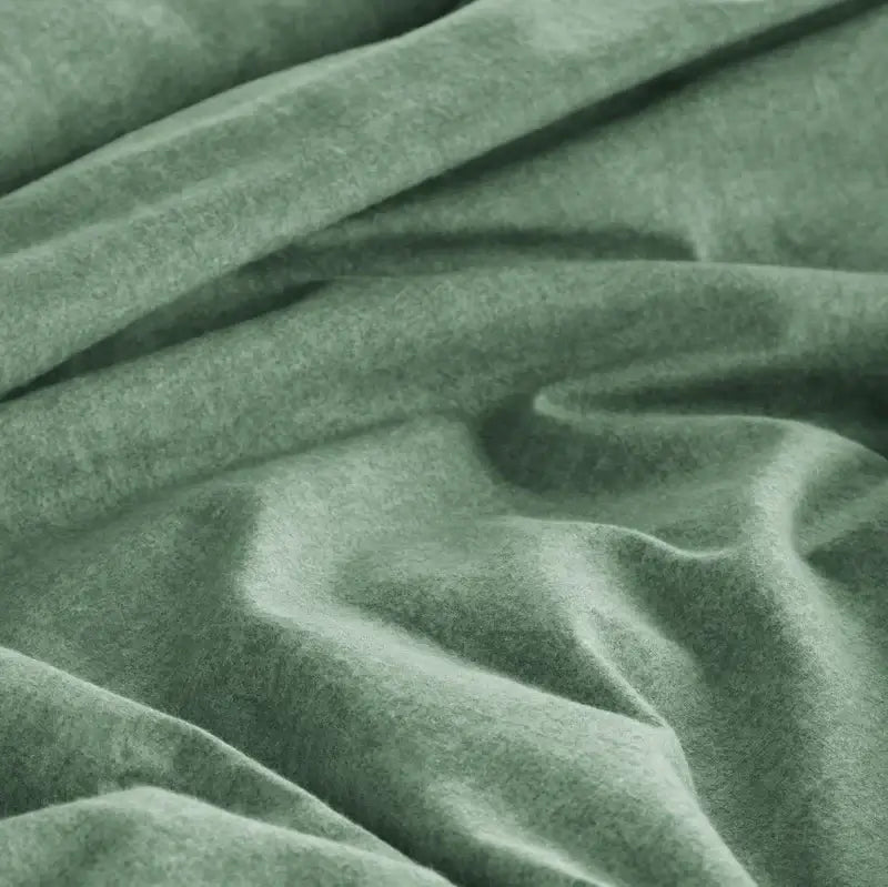 Ensemble de housse de couette en flanelle sauge BONHEUR- Par Brunelli ( livraison automne 2025 ) Housse de couette  ,disponible chez Literie-Déco et moi 