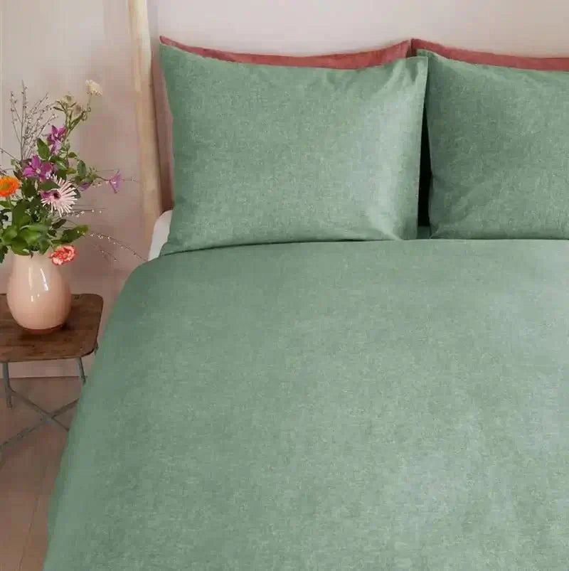 Ensemble de housse de couette en flanelle sauge BONHEUR-Par Brunelli Housse de couette  ,disponible chez Literie-Déco et moi 
