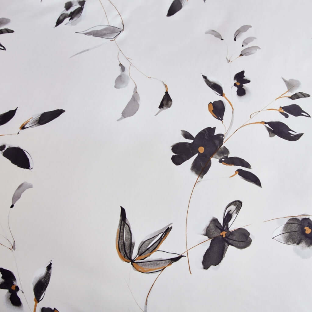 Ensemble de housse de couette MAKI ( le fond est blanc cassé ) Housse de couette  ,disponible chez Literie-Déco et moi 