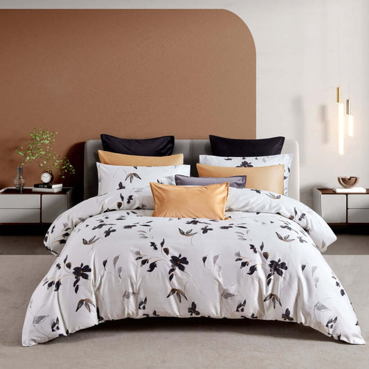 Ensemble de housse de couette MAKI ( le fond est blanc cassé ) Housse de couette  ,disponible chez Literie-Déco et moi 