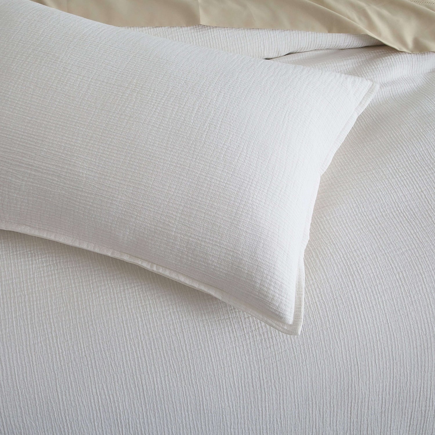 Ensemble housse de couette CHAUCER ( Crème ) Housse de couette  ,disponible chez Literie-Déco et moi 