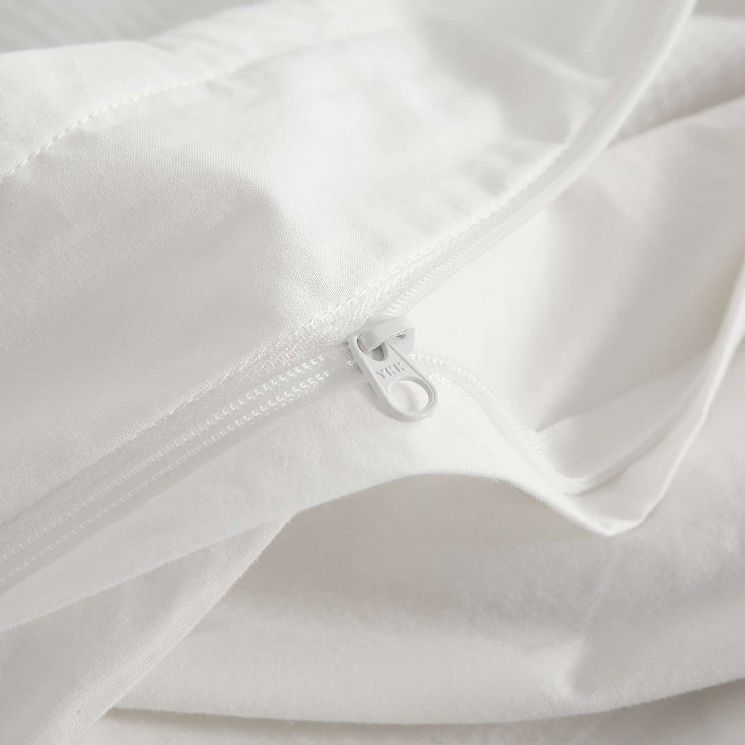 Ensemble housse de couette CHAUCER ( Crème ) Housse de couette  ,disponible chez Literie-Déco et moi 
