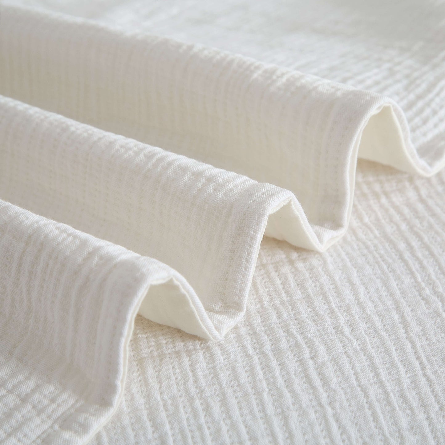Ensemble housse de couette CHAUCER ( Crème ) Housse de couette  ,disponible chez Literie-Déco et moi 